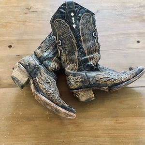 Women's Corral Boots-Black & Gold w/Crosses &Wings Cowgirl Boots.